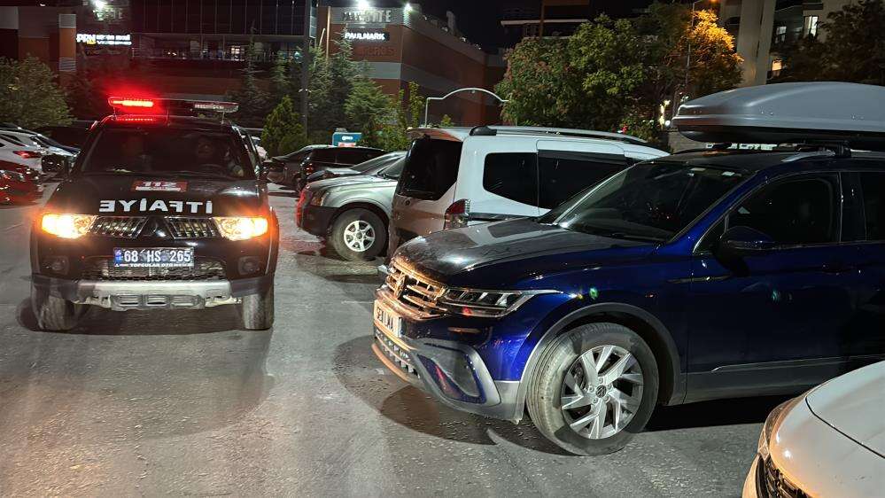 AVM otoparkında bir garip olay! 1,5 saat uğraştılar 6
